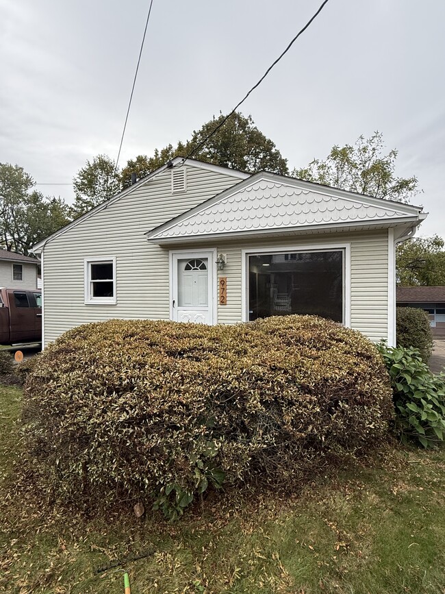 Building Photo - 972 Chester Ave