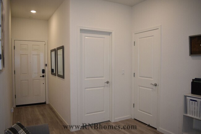 Building Photo - 1048 Merrimack St