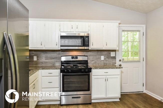 Building Photo - 550 Pineland Cir