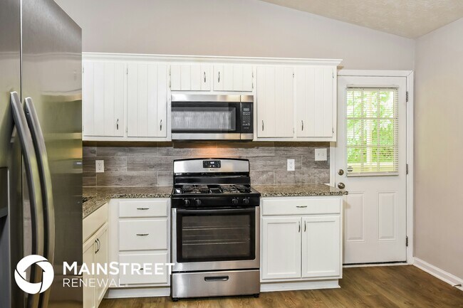 Foto del edificio - 550 Pineland Cir