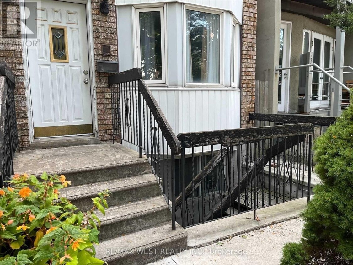 Primary Photo - 537 Roxton Rd