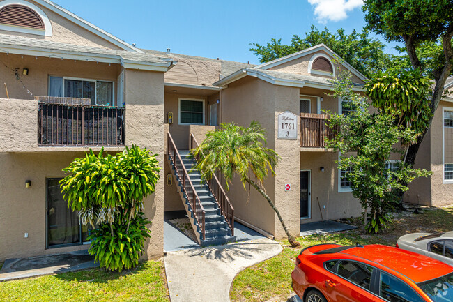 Building Photo - Reflections At Pembroke Pines