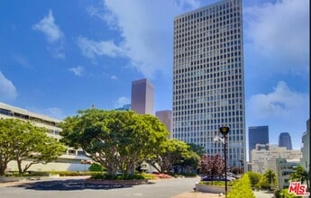 Building Photo - 800 W 1st St