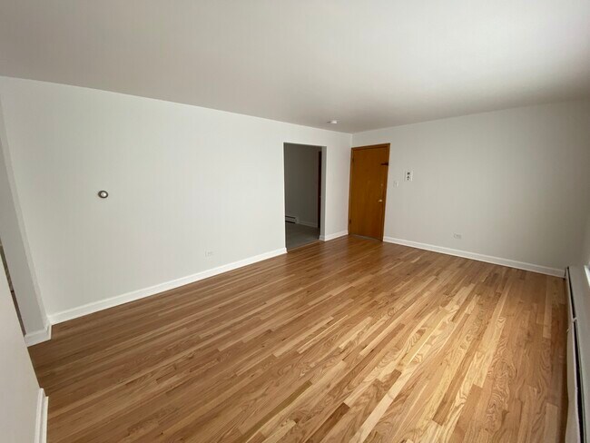 Building Photo - 3146 Ridgeland Ave