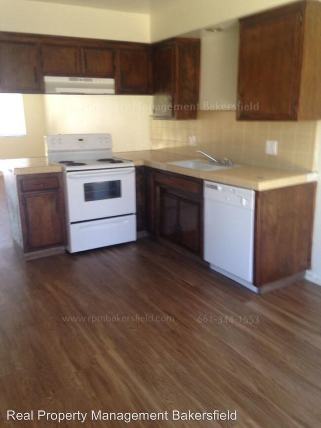 Building Photo - 2208 Courtleigh Dr