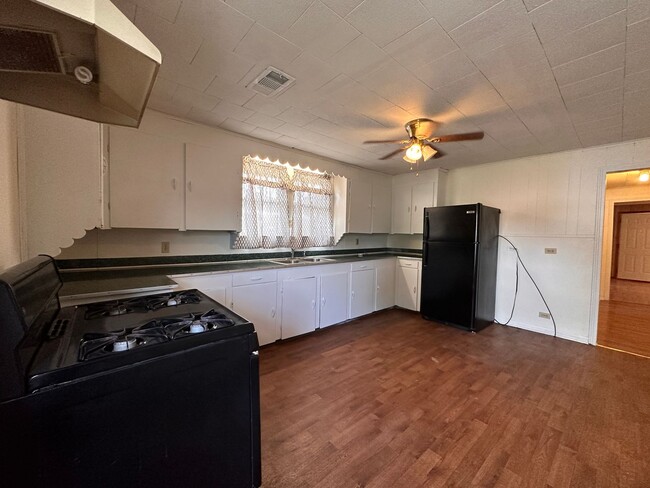 Building Photo - Nice 3/1!