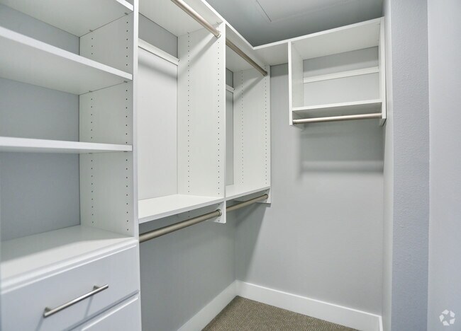 Vestidores - Highridge Apartment Homes