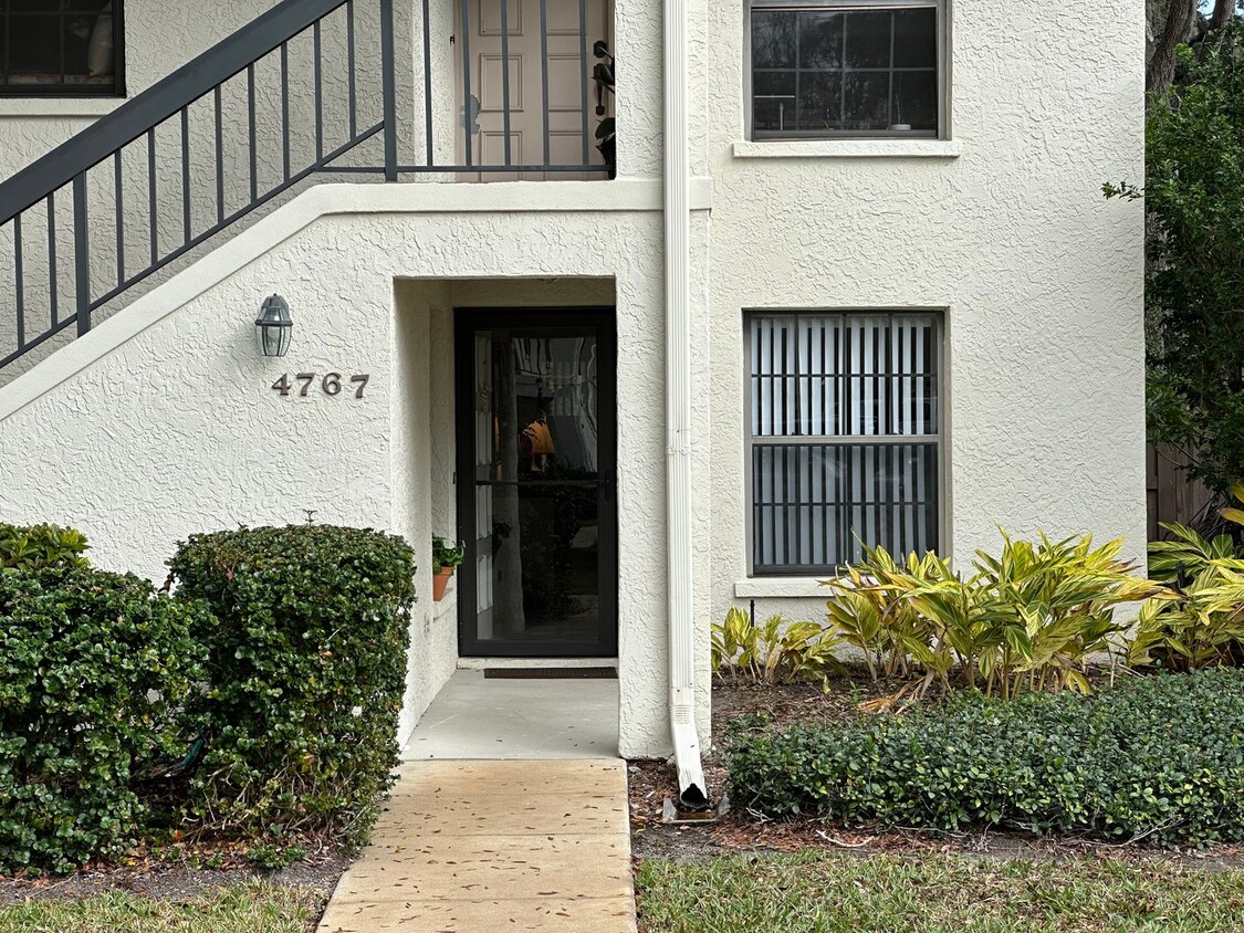 Primary Photo - Fully Furnished 2 Bed 2 Bath Condo In The ...