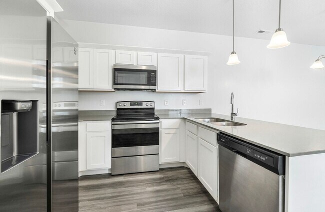 Building Photo - Pet-Friendly Lake View condo