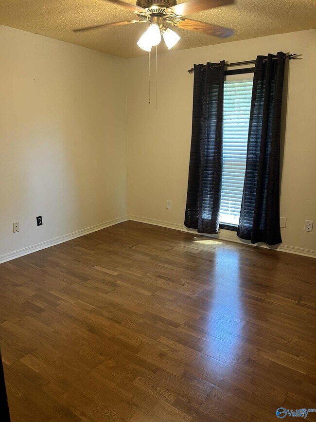 Foto del edificio - 17835 Oakdale Rd