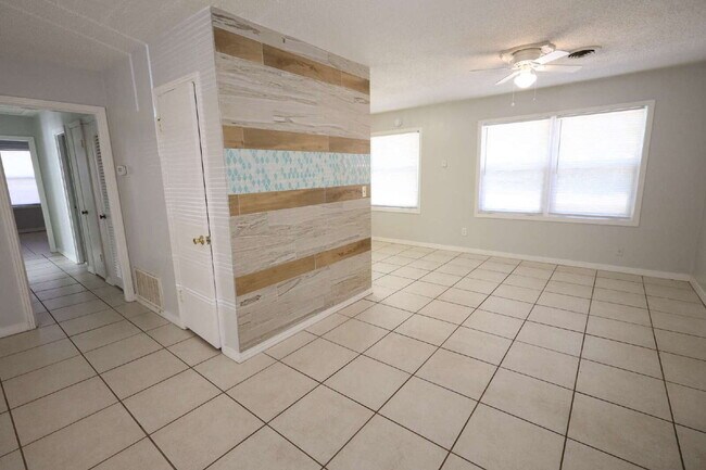 Building Photo - "Charming 3-Bed Home with 1.5 Baths in Ft Walton Beach!"