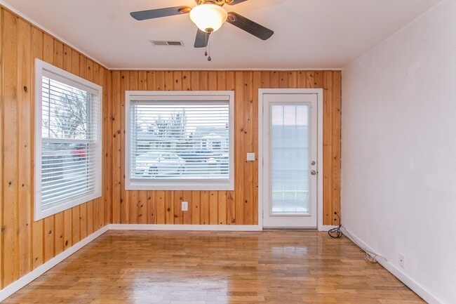 Building Photo - 2 Bedroom House for Rent