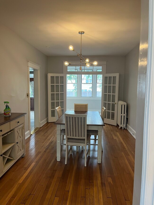 adjacent dining room w breakfast porch - 825 Kentucky Ave SE