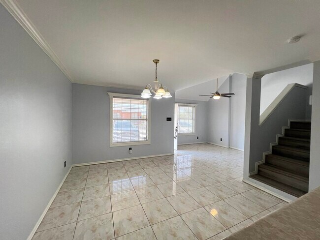 Foto del edificio - 8911 McPherson Rd