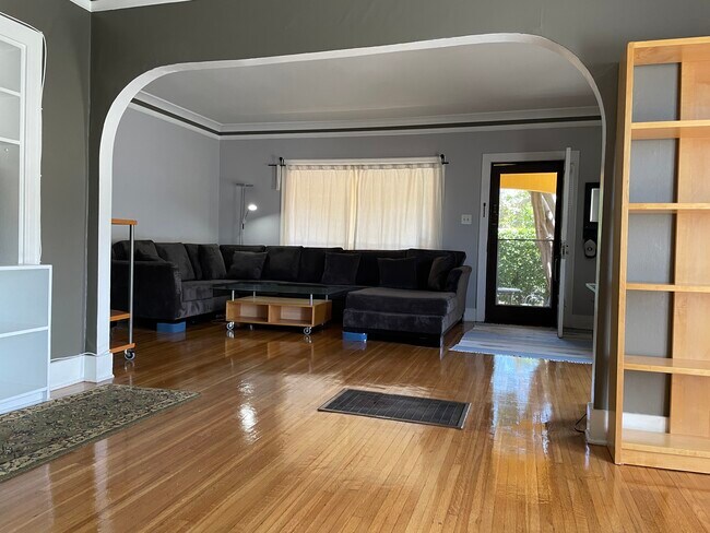 Sala de estar - 849 N Sycamore Ave