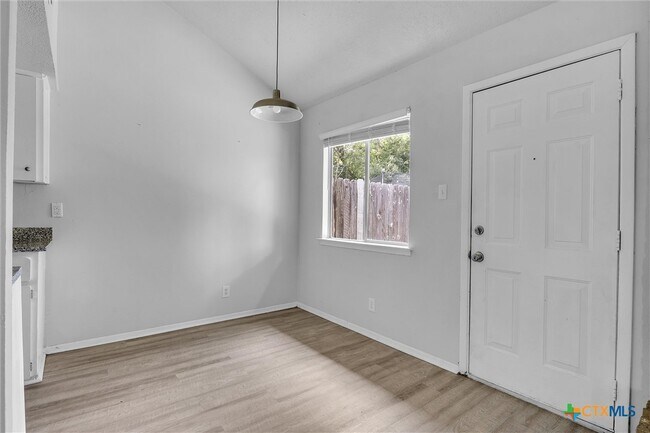 Foto del edificio - 2410 A Patrick Henry St