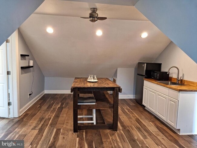 Building Photo - 9078 Knoll Run Ln