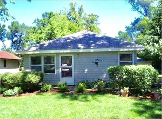Primary Photo - 3020 Grove Ln