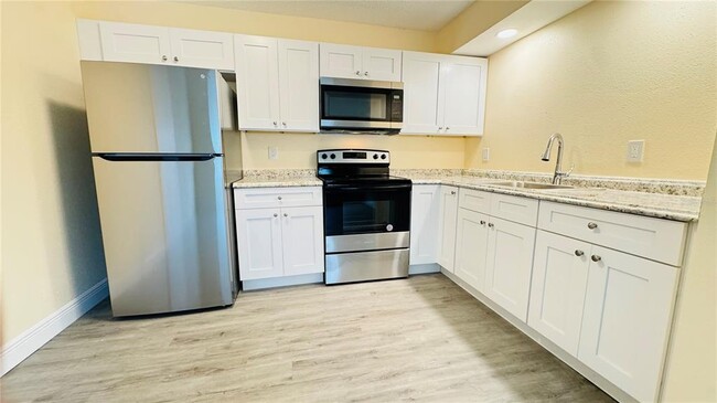 Foto del edificio - 9015 Westchester Cir