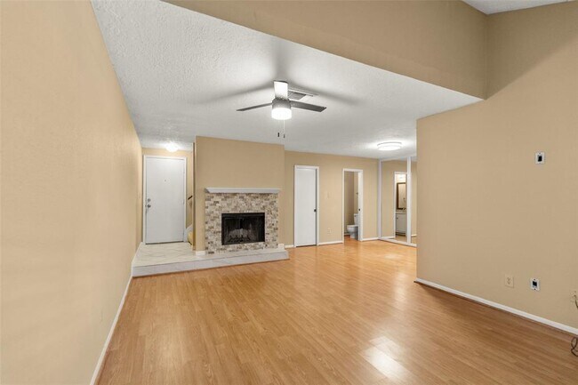 Foto del edificio - 2379 Briarwest Blvd