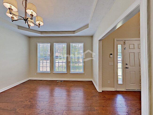 Foto del edificio - 6943 Calderwood Dr