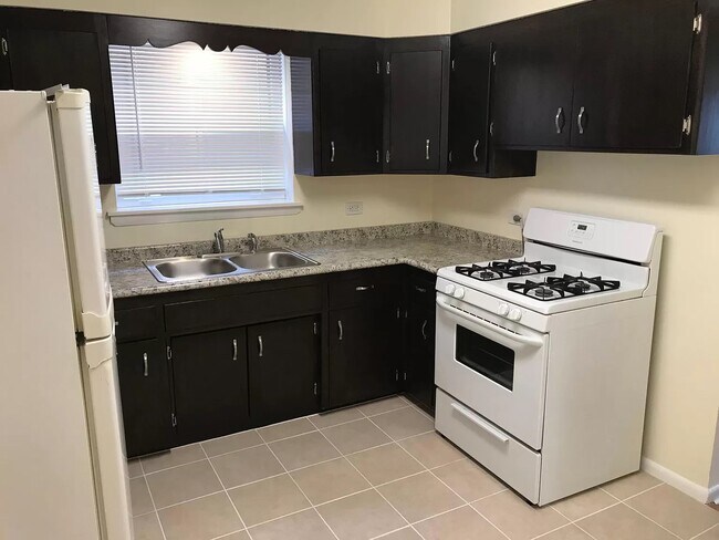 Kitchen - 331 Custer Ave