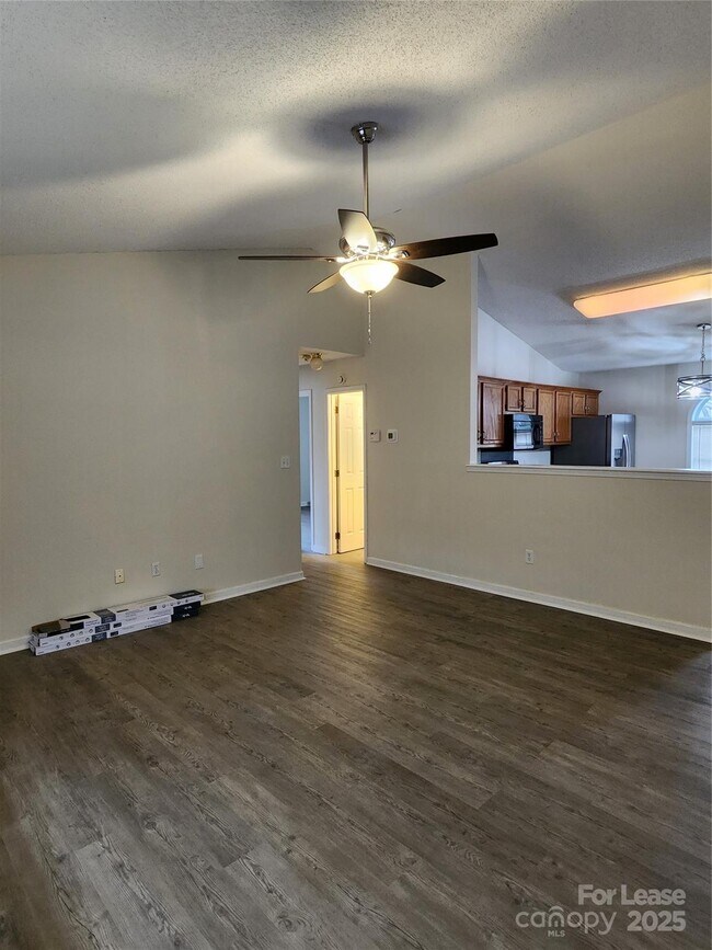 Building Photo - 5127 Daffodil Ln