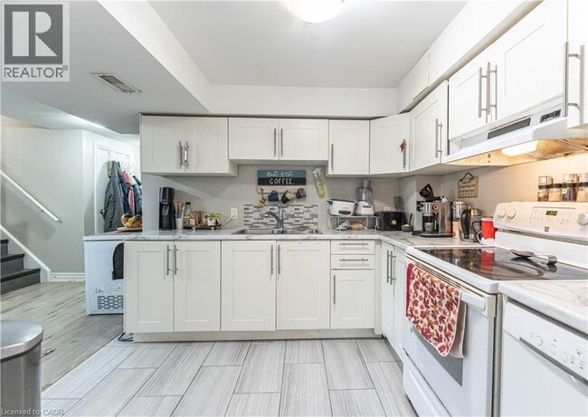 Photo du bâtiment - 185 Bellingham Dr