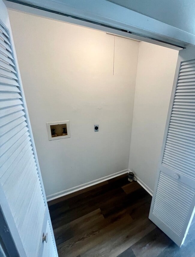 Building Photo - 407 Lugenia Blvd