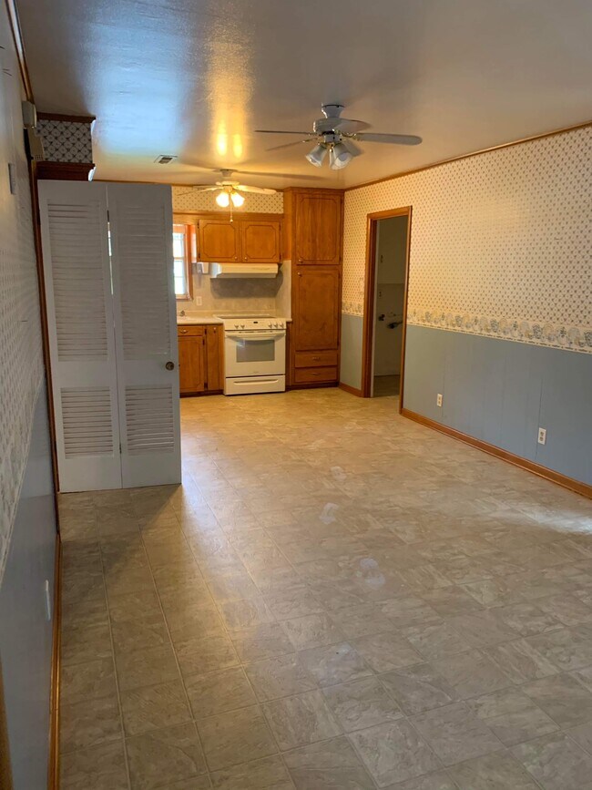 Foto del edificio - 909 Glencrest Ln