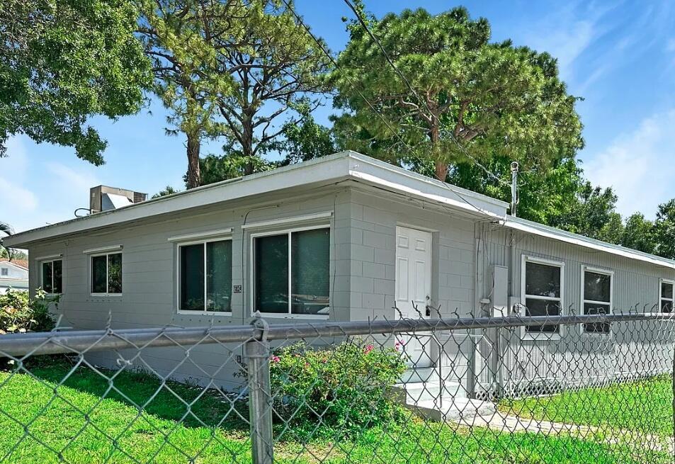 Foto principal - 1824 S 29th St