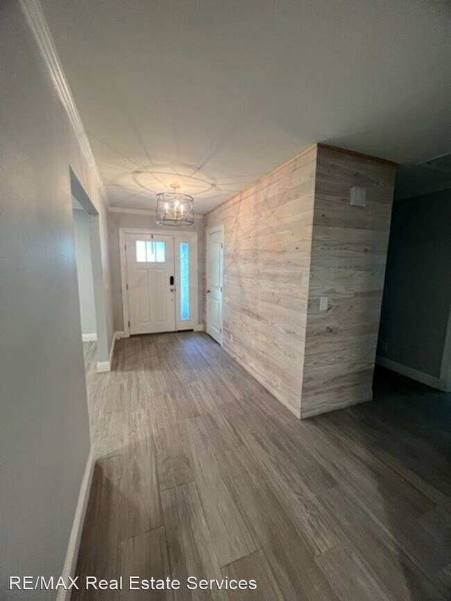 Building Photo - 4 br, 2 bath House - 5409 Briarcliff Circle