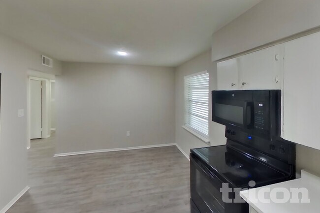 Foto del edificio - 3221 Edgebrook Dr