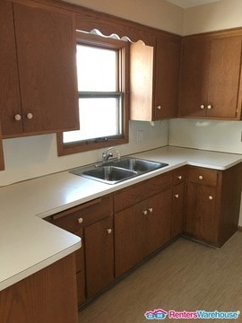 Building Photo - Available now - Wonderful 3bedroom/2.5 bath home in Plymouth!