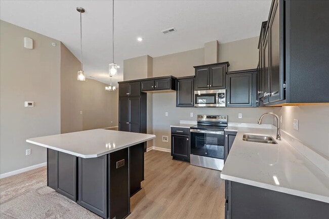 Building Photo - 610 Foxhill Dr