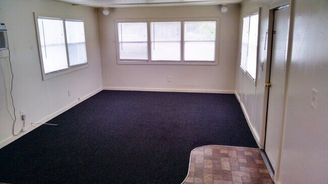 Building Photo - 7877 Suncoast Dr