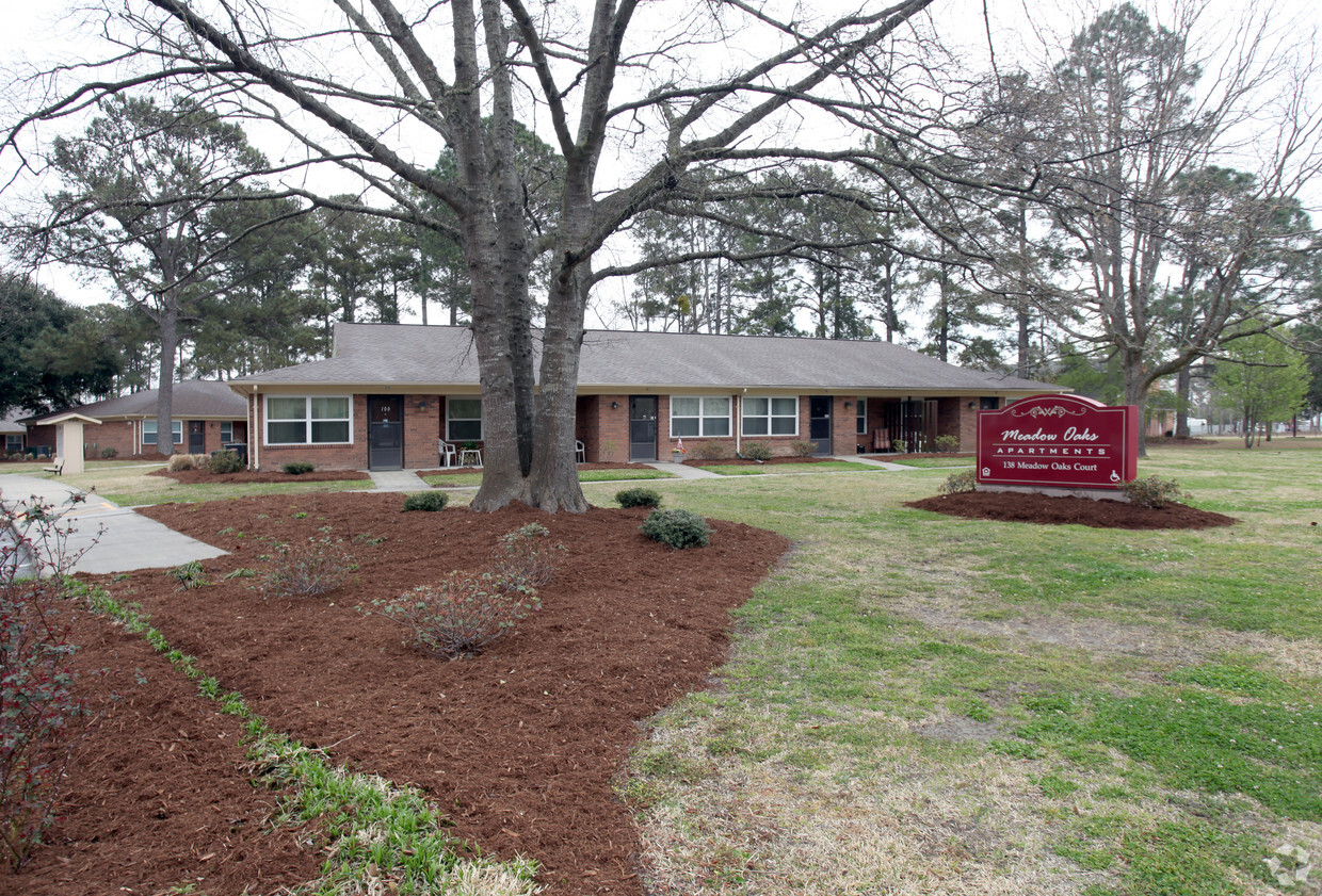 Building Photo - Meadow Oaks Apartments