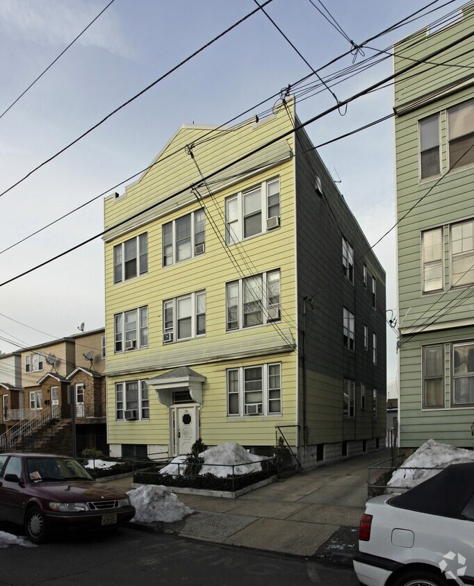 384 Ege Ave, Jersey City, NJ 07304 Apartments in Jersey City, NJ