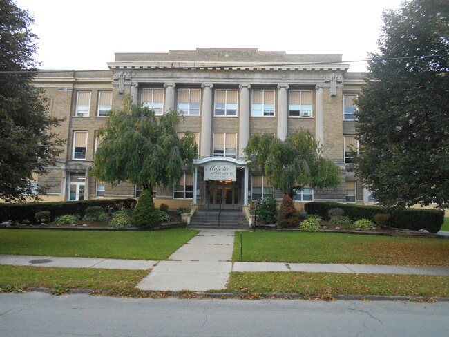 Building Photo - 435 N Bellinger St