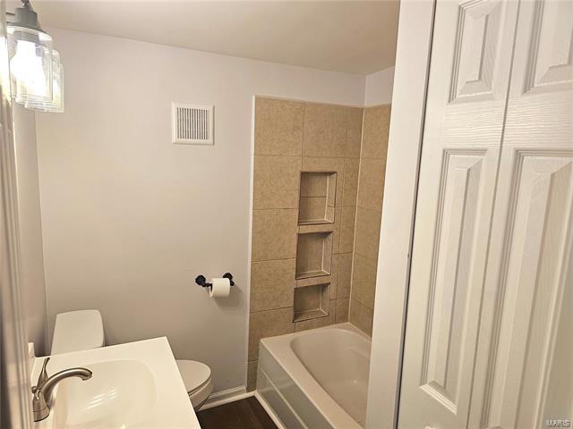 Foto del edificio - 939 Green Mt Ln