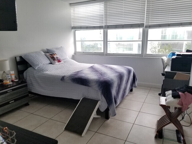 Bedroom - 2016 Bay Dr