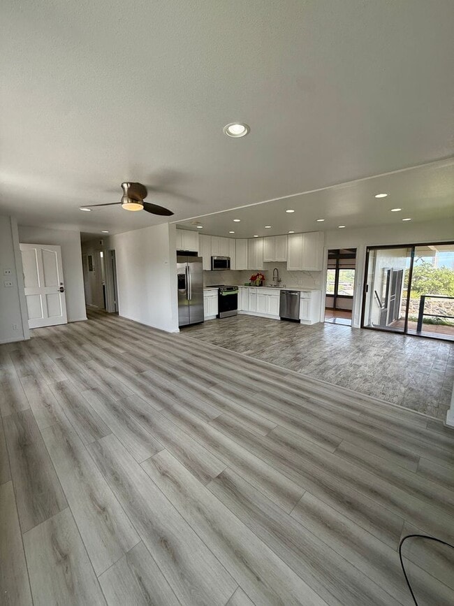 Building Photo - Available Now – 4BR / 2BA House in Aiea – ...