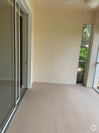 Building Photo - 4264 Central Sarasota Pky