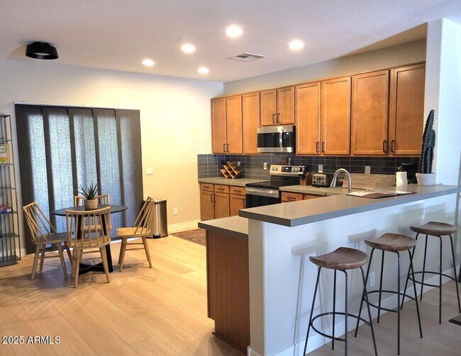 Foto del edificio - 6119 E Knolls Way N