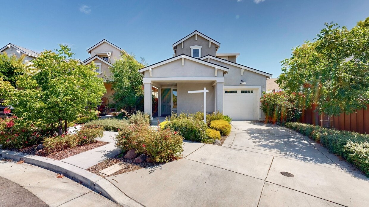 Primary Photo - Coming Soon! Beautiful 3 bedroom 2.5 bath ...