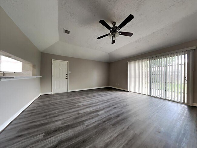 Building Photo - 15227 Dunstable Ln