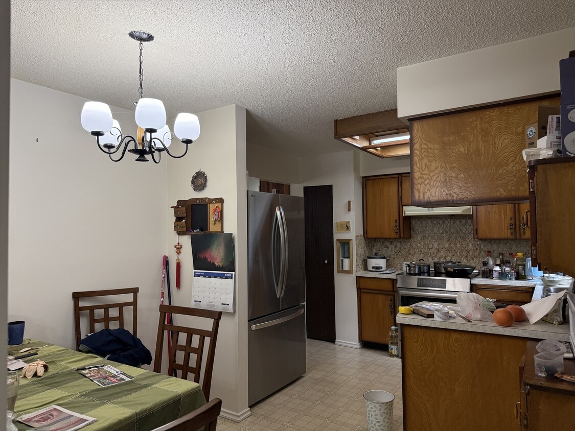 Primary Photo - 15104-1592A 92a Ave