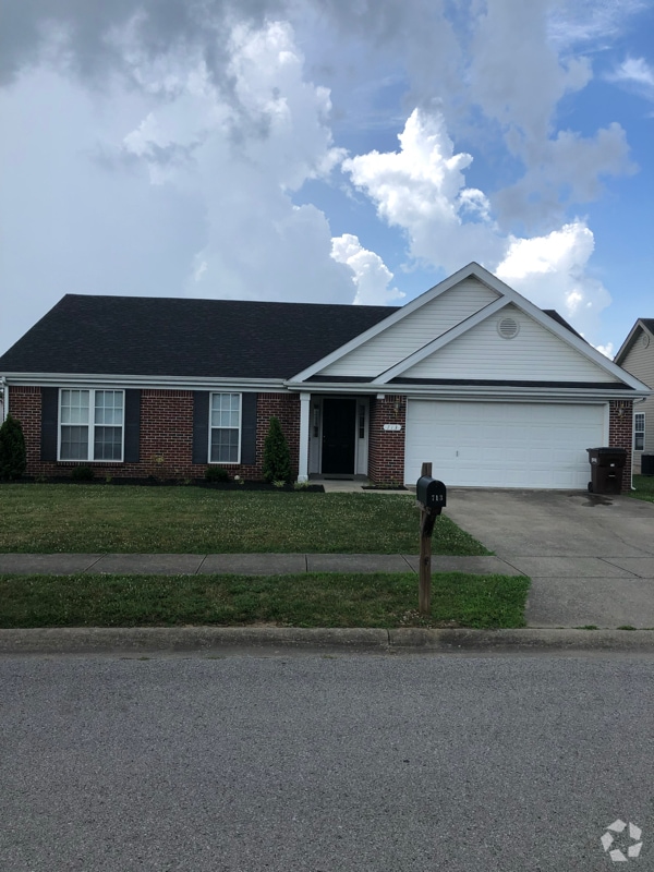 Building Photo - 713 Amber Hill Dr