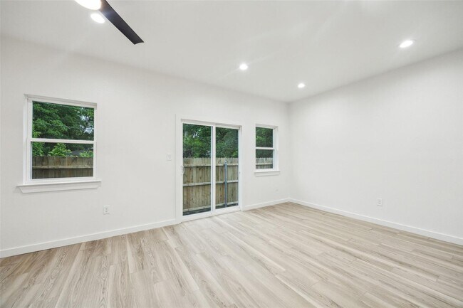 Foto del edificio - WOW! Modern & Brand-New Home in Samson Par...