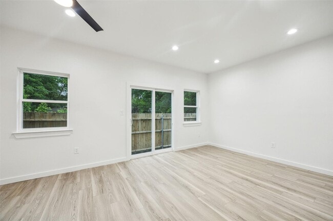 Building Photo - WOW! Modern & Brand-New Home in Samson Park!